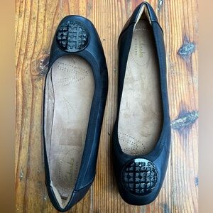 CLARKS ARTISAN Medallion Candra Blush Black Round Toe Slip On Ballet Flats 8